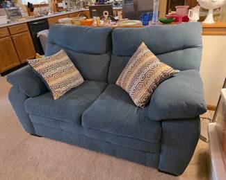 Beautiful love seat/couch. 