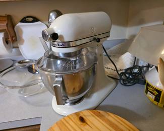 Counter top kitchen aid mixer. Great working condition!