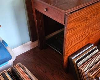 Drop leaf w/drawer
