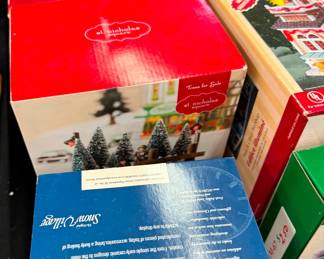 Snow Village, Lemax and more ville houses