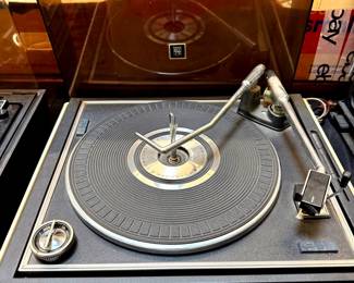 Magnavox Turntable