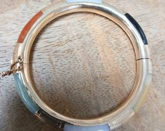 Jade bracelet in 14k yellow gold
Med wrist