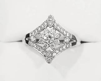 14k diamond ring with 0.70 ct tw in diamonds. Approx sz 11.5