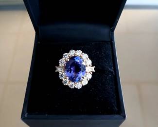 4.75 ct tw EFFY Tanzanite and diamond ring. Approx sz 7
It is not a small ring. Its a statement piece!