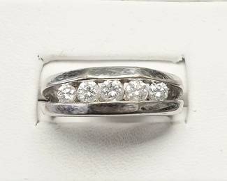 Mens diamond ring with 0.70 ct tw in 10k white gold. Approx sz 9