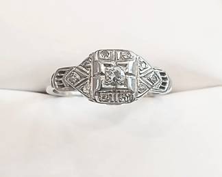 18k Art Deco diamond ring
Approx sz 7.75