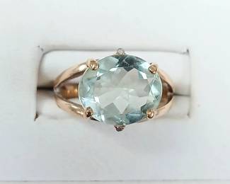 Green Amethyst in 10k yellow gold
Approx sz 7