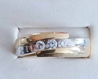 Mens two toned 3 diamond ring. Approx sz 10.5