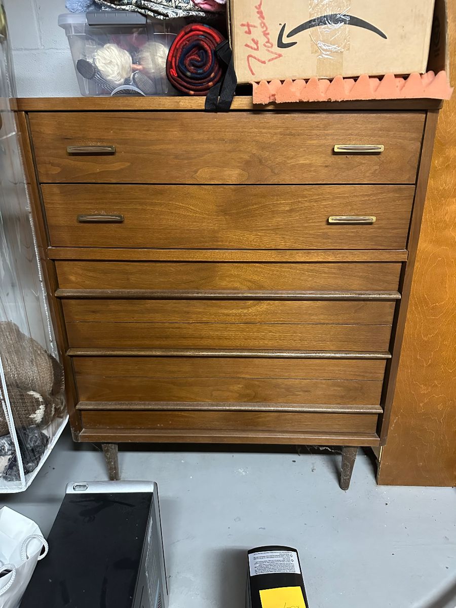 Basset MCM Dresser