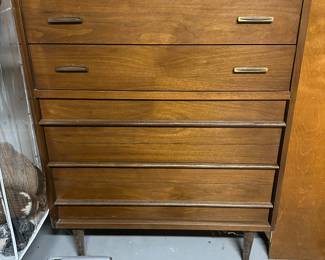 Basset MCM Dresser