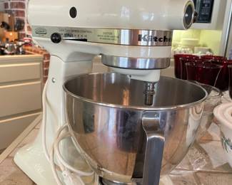 kitchen aid mixer w/accessories