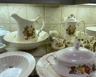 very nice set of dishes