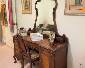 vintage vanity w/chair