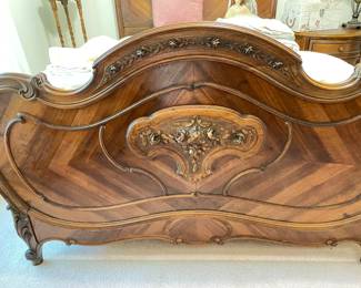 foot board of vintage full bed