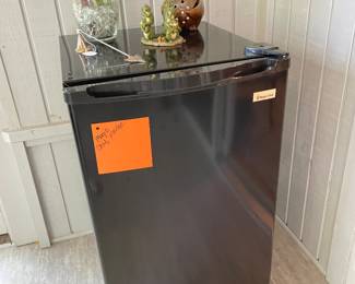 apt. fridge