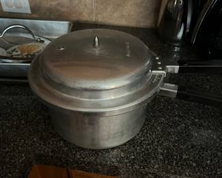 Pressure cooker