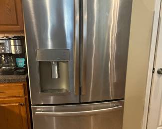 GE refrigerator - 6 years old