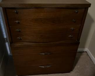 Chest of drawers