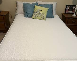 Beauty rest Hybrid Full size mattress (like new!)