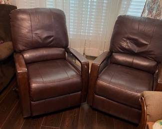 Two swimmers gel recliners