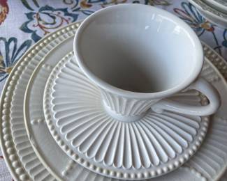 Pottery-barn set. HUGE set, well used. $40 for entire set