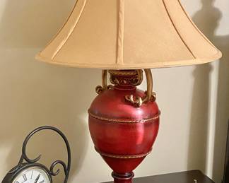 One of 2 Excellent matching table lamps.