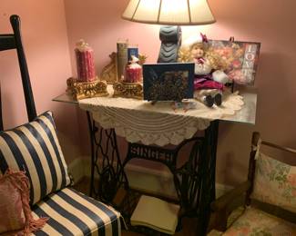 Singer sewing base table 