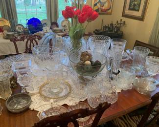 Crystal and glassware pieces 