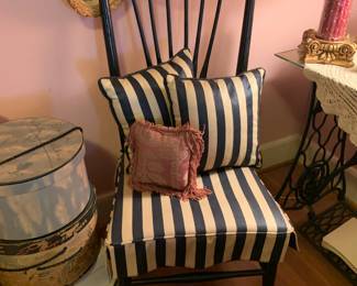 Black accent chair 