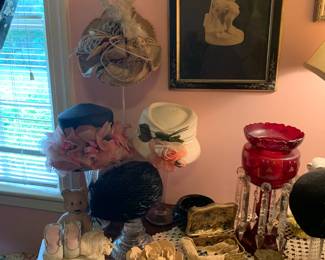 Ladies' Hats 