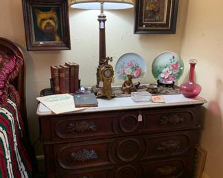 Victorian Walnut marble-top Dresser/chest