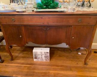Queen Anne Style Sideboard/Buffet 