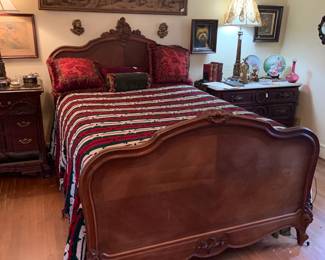 Queen Anne Style Mahogany Queen sized bed 