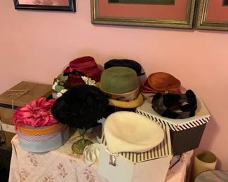 Vintage ladies' hats 