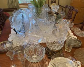 Glassware and crystal pieces 