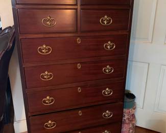 Mahogany chest of drawers 