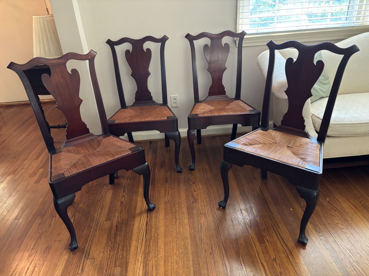 Beautiful Set of 4 Antique Queen Anne Dining Chairs with Rush Seats