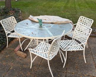 Outdoor Table & Chairs 