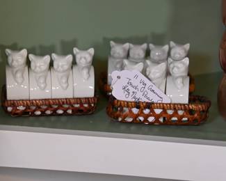 Ceramic kitty napkin rings