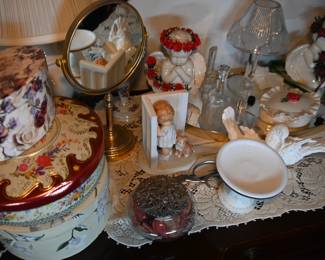 Assorted Victoriana decor and smalls