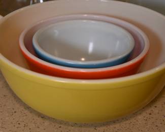 Vintage PYREX mixing bowl set
