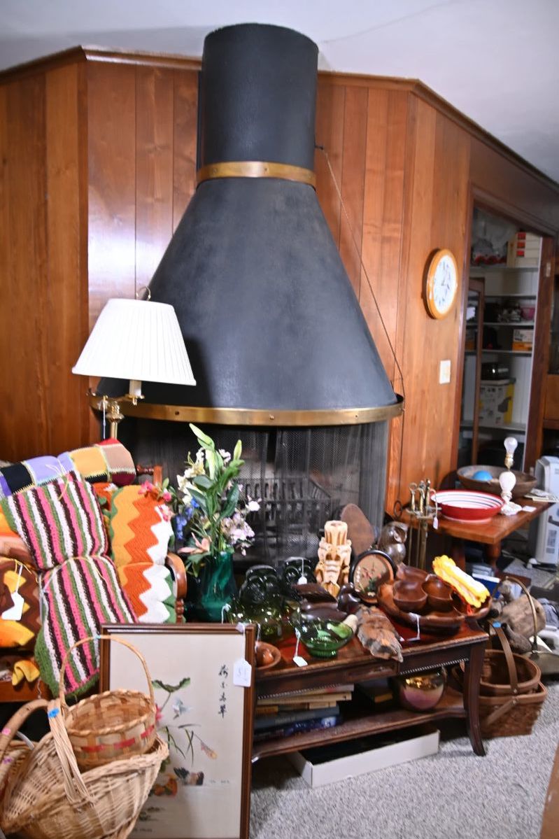 Midcentury modern treasures! Blenko glass owl, 1960s hand-carved wooden tree face, granny crochet blankets, teak serving bowls, Blenko pitchers, wooden fruit