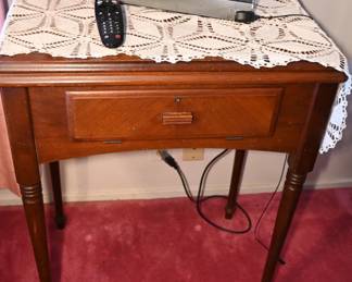 Spool spindle side table