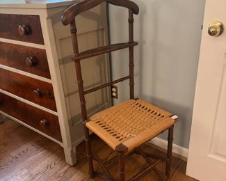 Mid-Century Modern Gentleman's Folding Valet Butler with a Woven Seat (16"W x 15"D x 46"H)