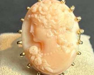 Vintage 14K Gold Coral Cameo Ring