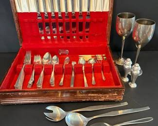 Oneida Silverplate Flatware Set in Wooden Chest Service for 8  Extras