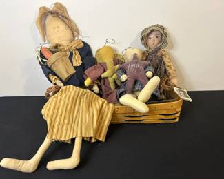 Petersboro Basket With 4 Fabric Dolls