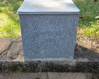 Yoder Dairy Galvanized Aluminum Milk Porch Box