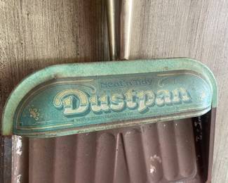 Vintage dustpan. Neat’n tidy