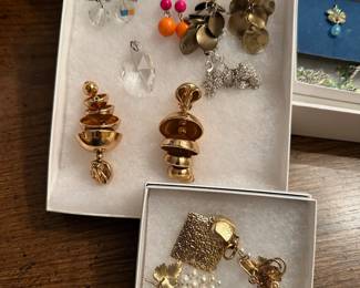 assorted jewelry